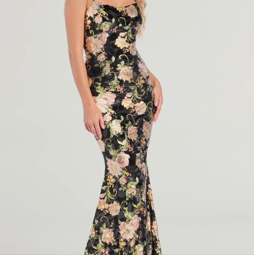 Drea Floral Velvet Burnout Lace-Up Mermaid Floral Black and Gold Evening Gown